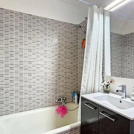 Spacieux A 150m De La 2 Terrasses Апартаменты *